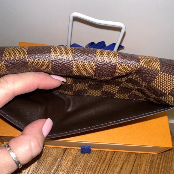 *SOLD* Louis Vuitton Damier Ebene Sarah Wallet - Picture 7 of 12